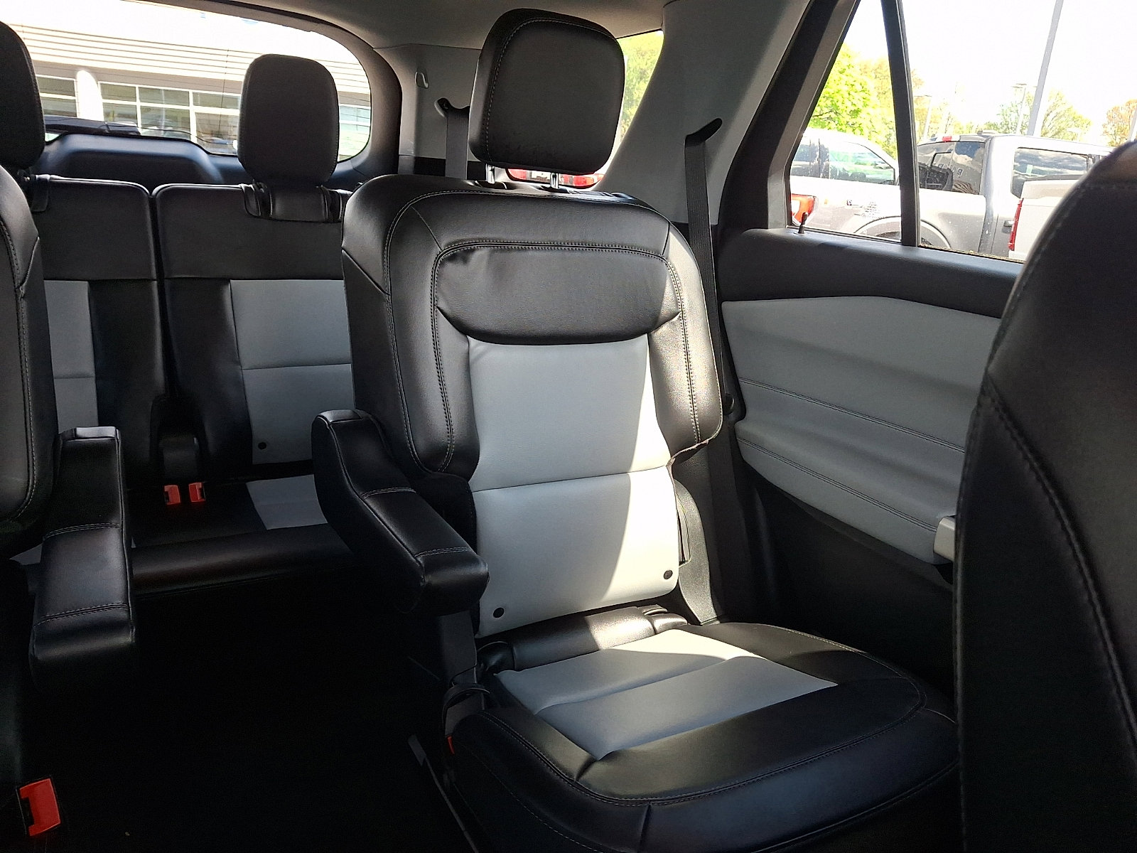Certified 2023 Ford Explorer XLT w/ Equipment Group 202A AWD/4WD image 19