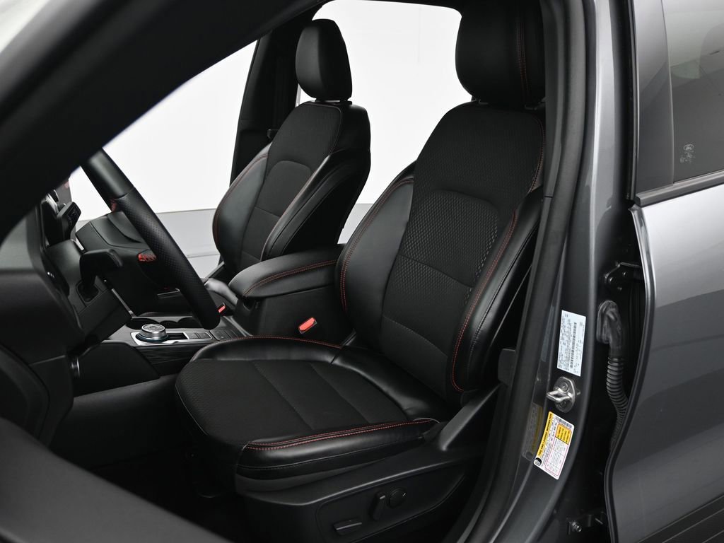Certified 2025 Ford Escape ST-Line AWD/4WD image 16
