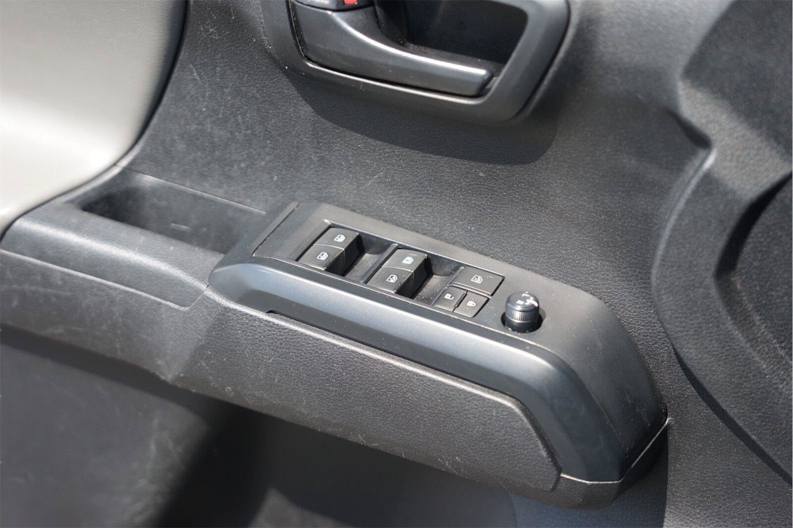 Used 2022 Toyota Tacoma SR AWD/4WD image 29