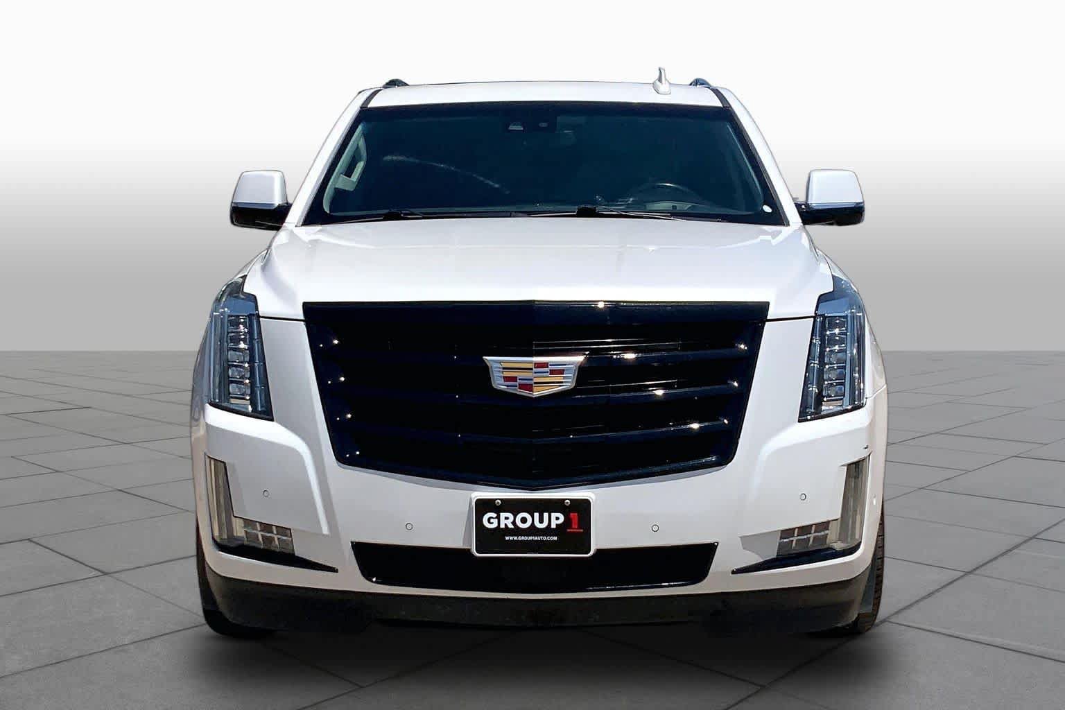 Used 2019 Cadillac Escalade Premium Luxury AWD/4WD image 4