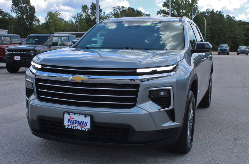 Used 2025 Chevrolet Traverse LT FWD image 5