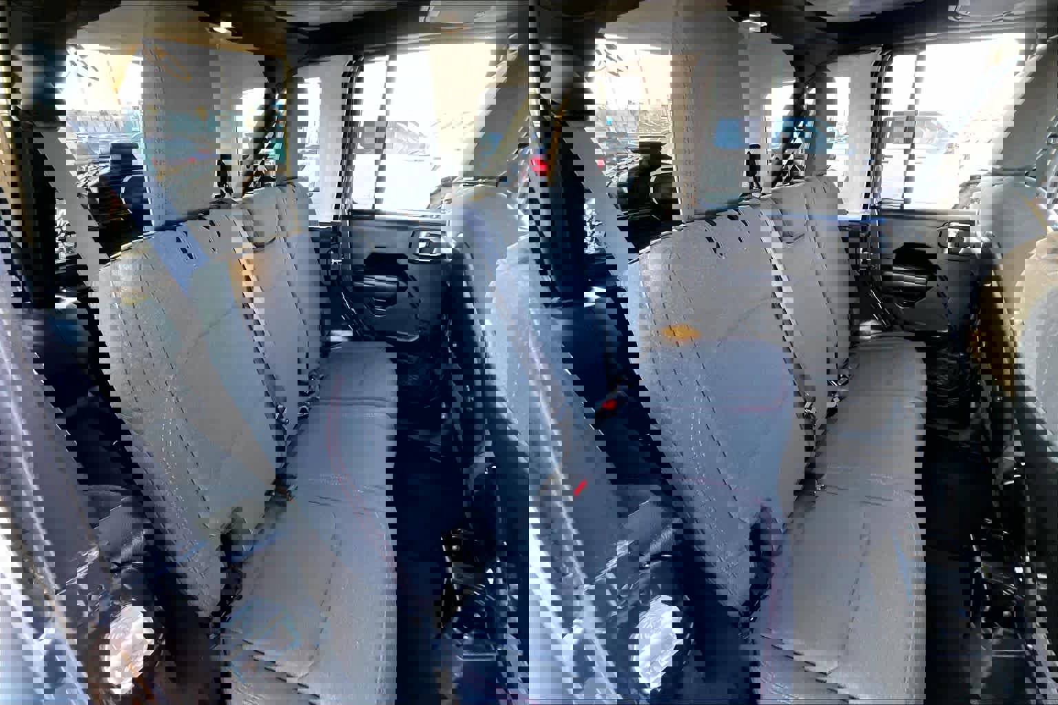 Used 2025 Jeep Wrangler Unlimited Rubicon image 18