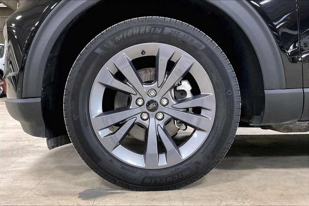 Certified 2024 Ford Explorer XLT w/ Equipment Group 202A AWD/4WD image 9