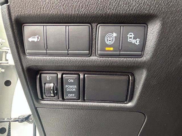 Used 2017 Nissan Armada Platinum w/ Captain Seat Package AWD/4WD image 15