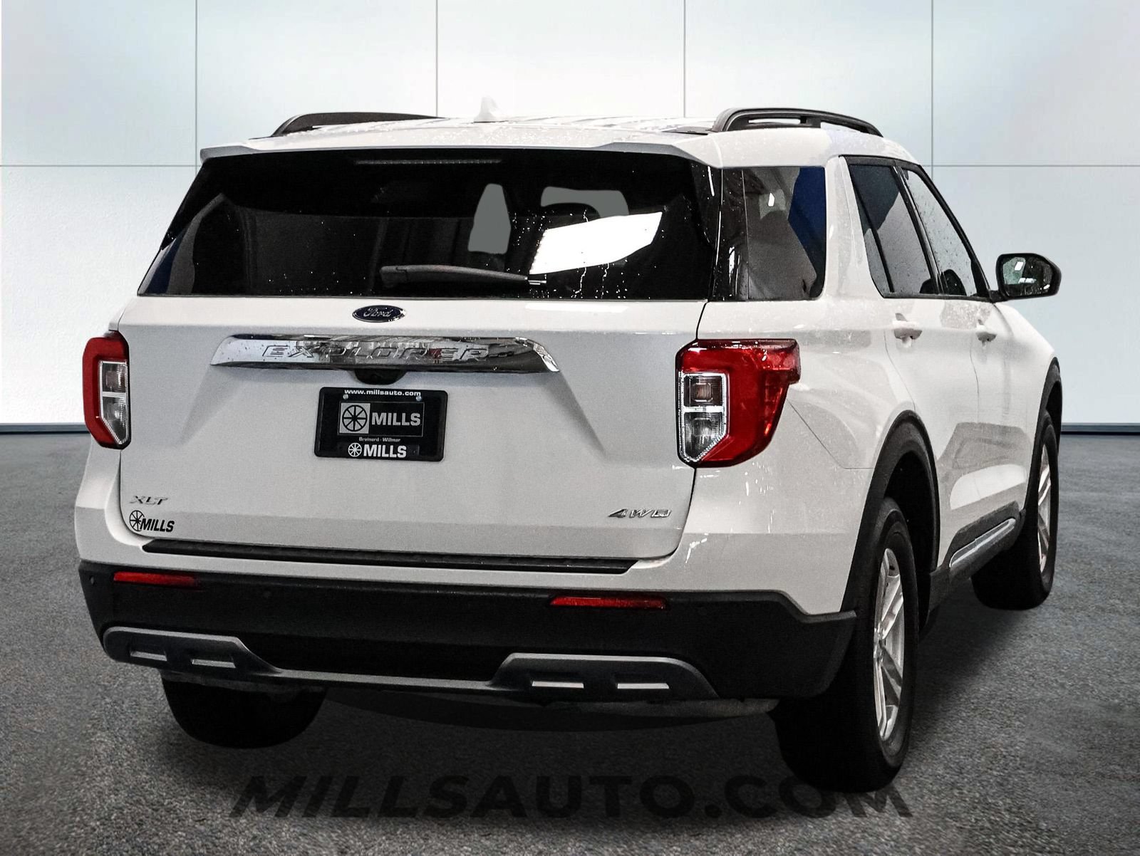 Certified 2024 Ford Explorer XLT w/ Equipment Group 202A AWD/4WD image 7