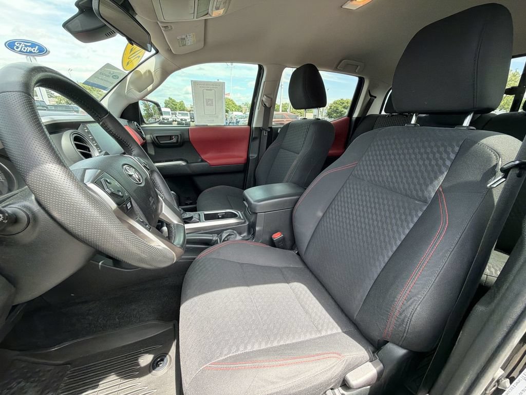 Used 2022 Toyota Tacoma SR5 RWD image 11