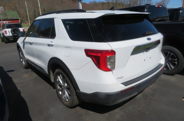 Certified 2021 Ford Explorer XLT w/ Equipment Group 202A AWD/4WD image 3