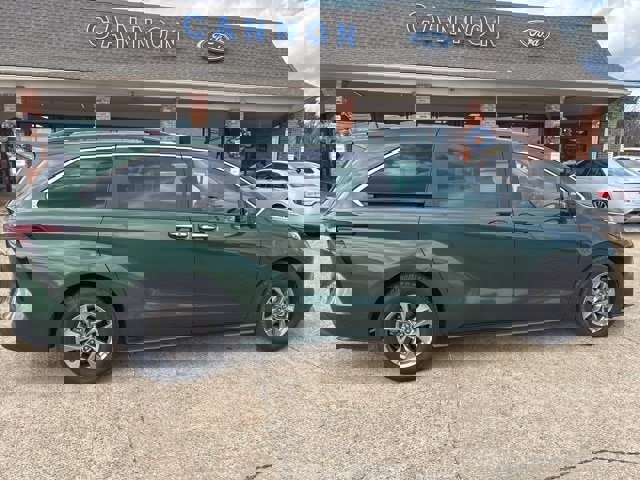 Used 2024 Toyota Sienna XLE image 7