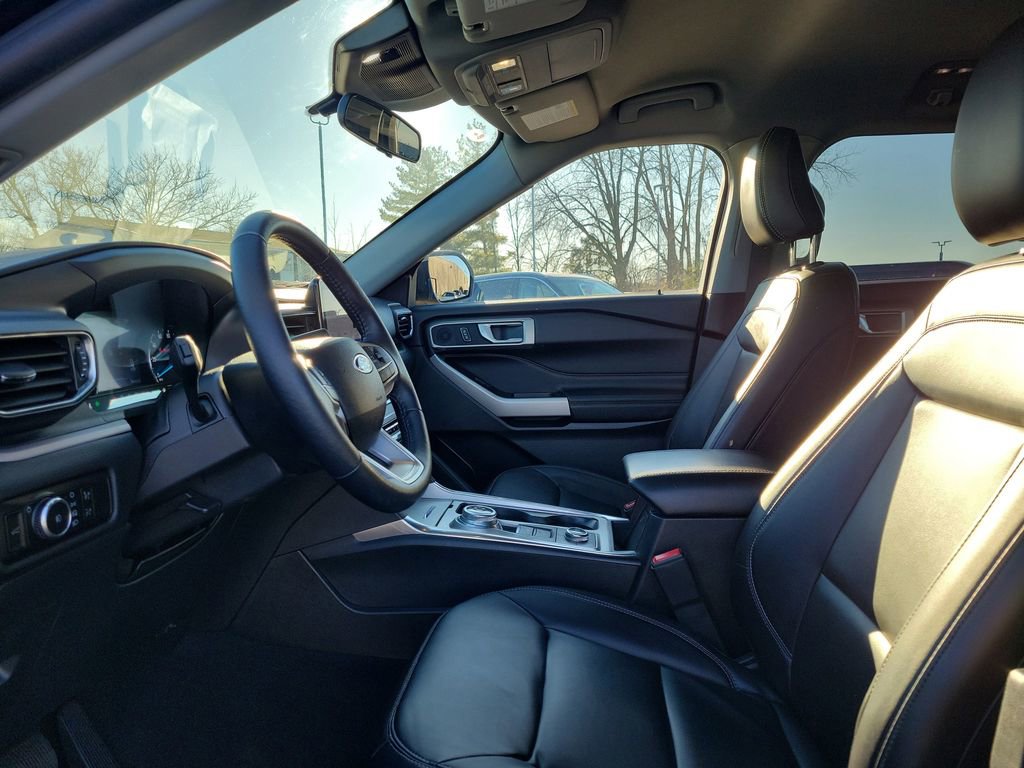 Certified 2023 Ford Explorer XLT w/ Equipment Group 202A image 16