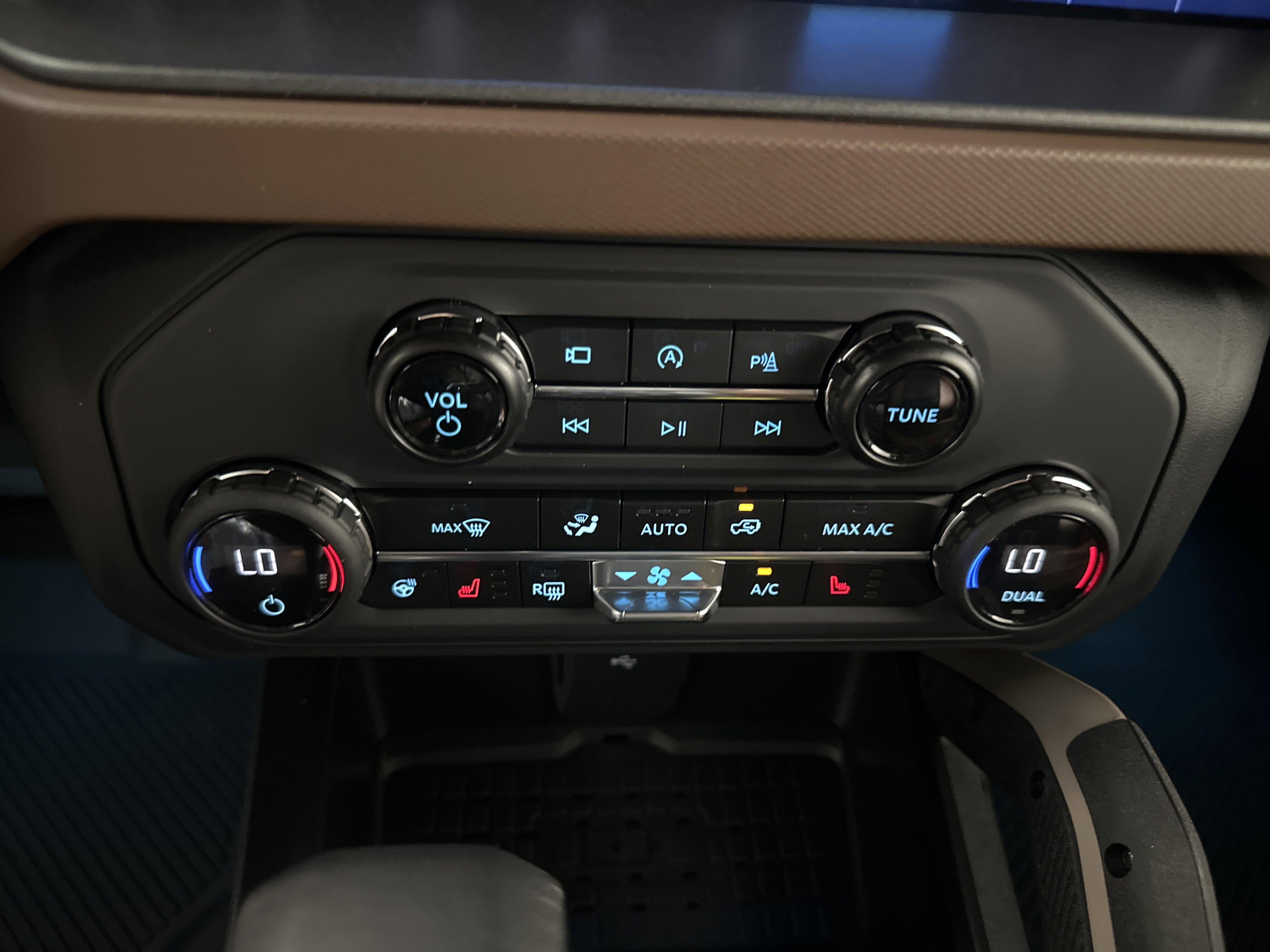 Certified 2024 Ford Bronco Outer Banks w/ Sasquatch Package image 18