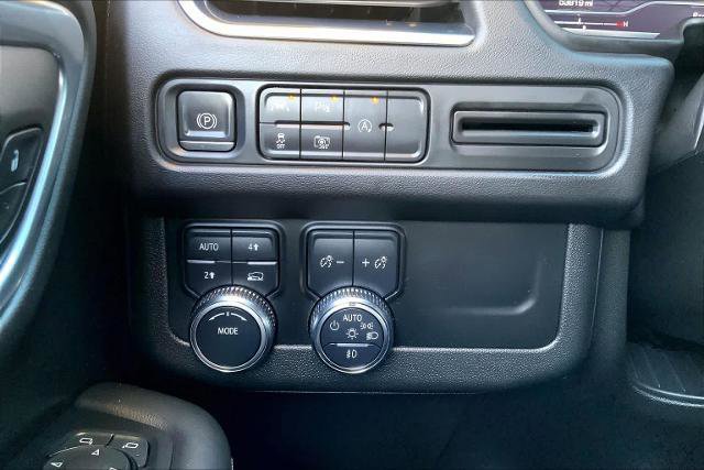 Used 2023 GMC Yukon XL SLT w/ SLT Premium Package image 33