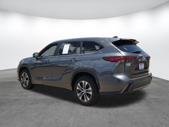 Used 2023 Toyota Highlander XLE FWD image 6