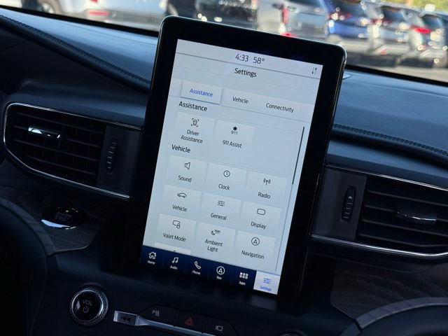 Certified 2020 Ford Explorer Platinum w/ Premium Technology Package image 41