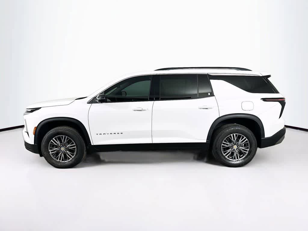 Used 2025 Chevrolet Traverse LT w/ Driver Confidence Package FWD image 3