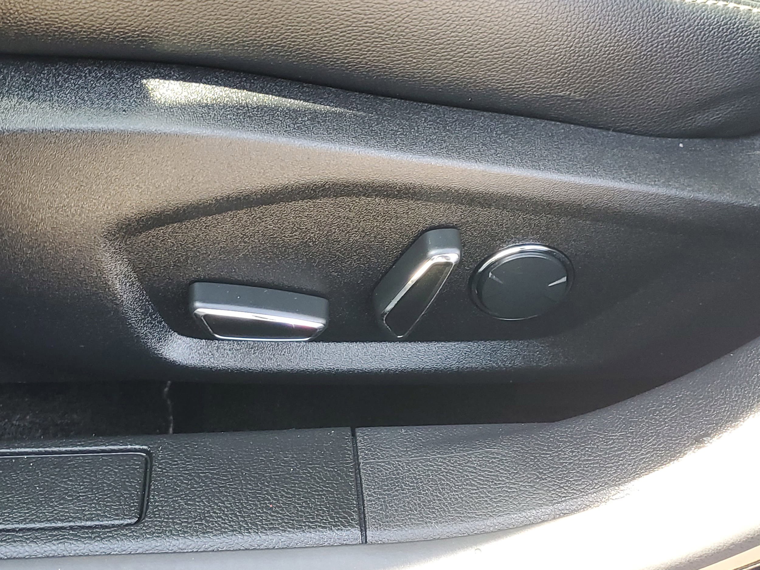 Certified 2017 Ford Fusion SE w/ Fusion SE Technology Package FWD image 21
