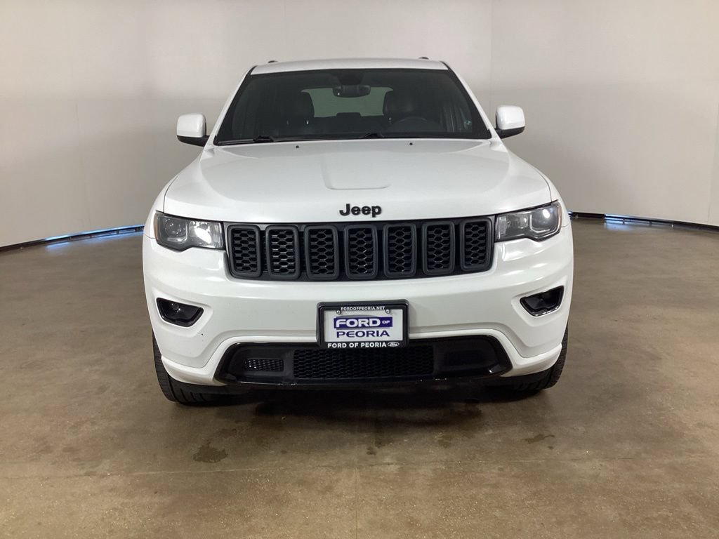 Used 2018 Jeep Grand Cherokee Altitude AWD/4WD image 3
