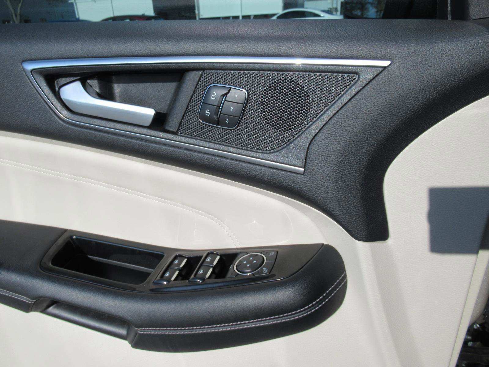 Certified 2017 Ford Edge Titanium w/ Equipment Group 301A image 20