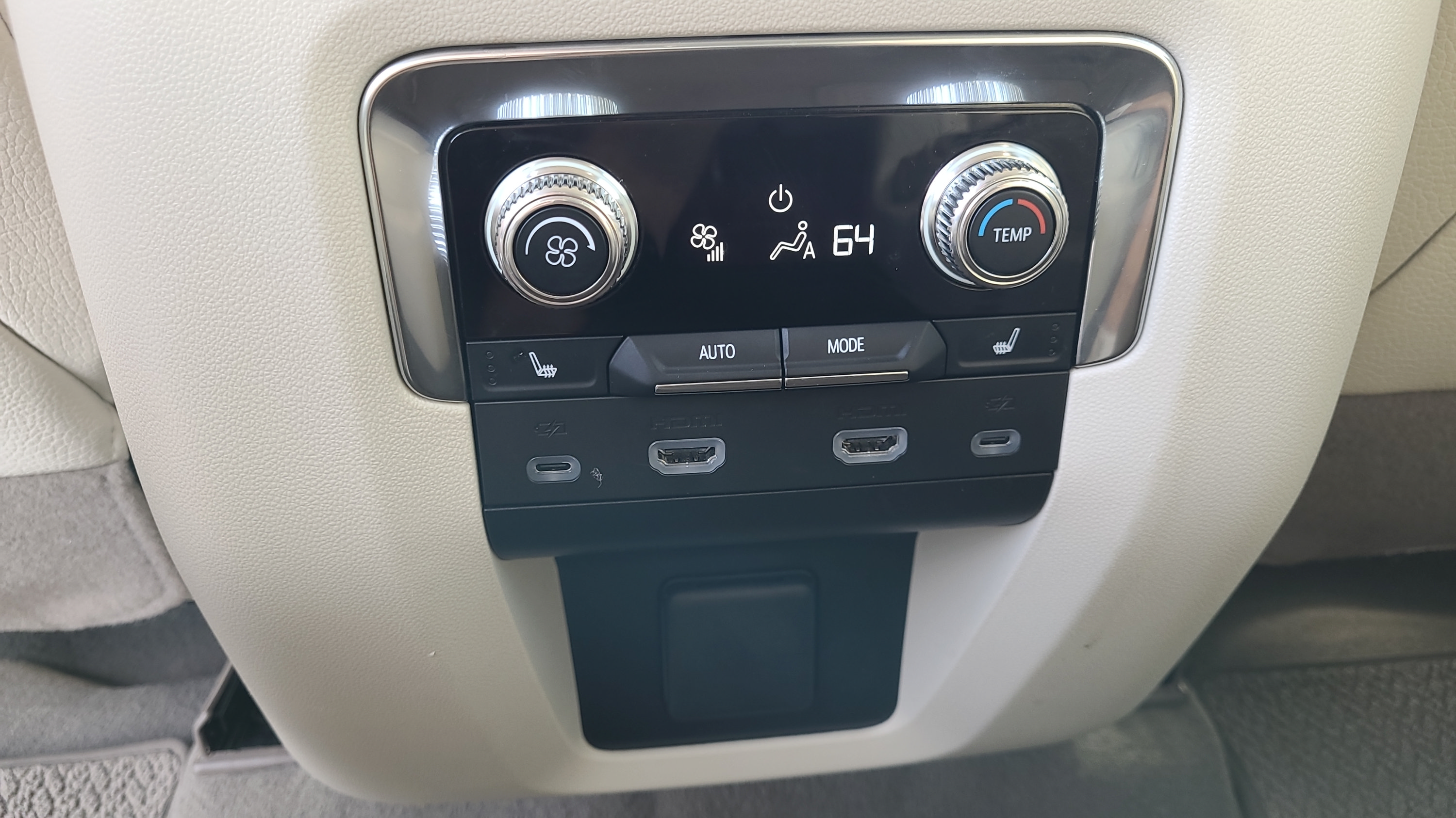 Used 2024 GMC Yukon XL Denali w/ Denali Reserve Package AWD/4WD image 16