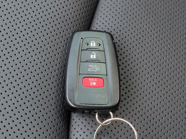 Used 2025 Toyota RAV4 Limited FWD image 29