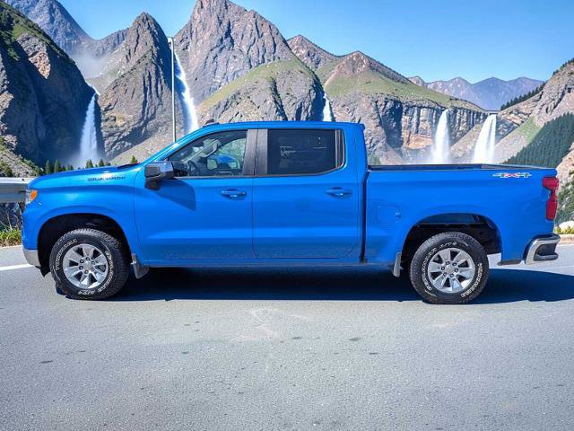 Used 2025 Chevrolet Silverado 1500 LT AWD/4WD image 3