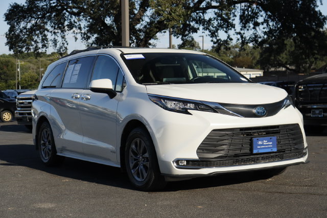 Used 2021 Toyota Sienna XLE FWD image 7