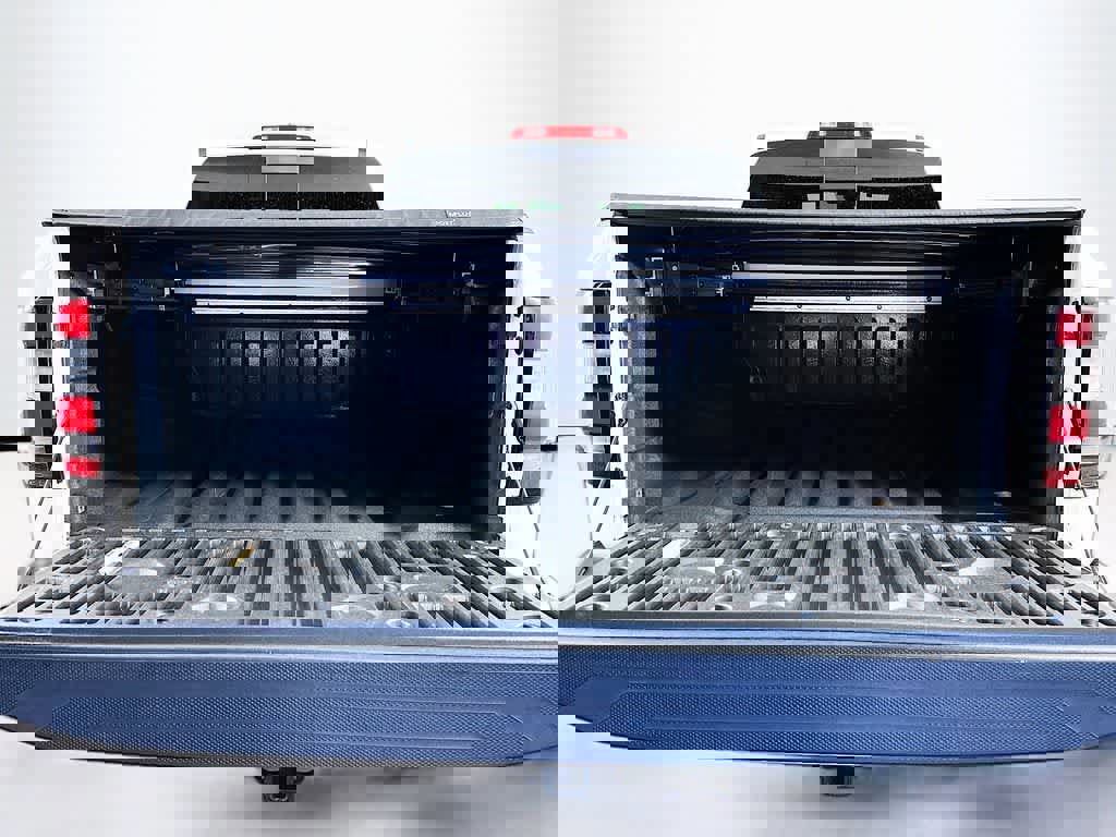 Used 2024 Nissan Frontier SV w/ Technology Package image 23