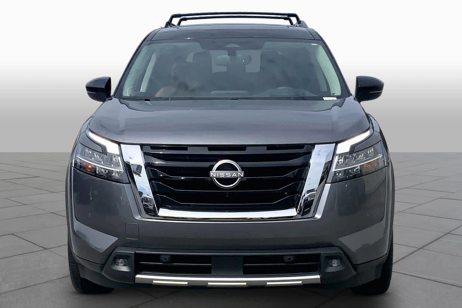 Used 2022 Nissan Pathfinder Platinum w/ Cargo Package FWD image 4