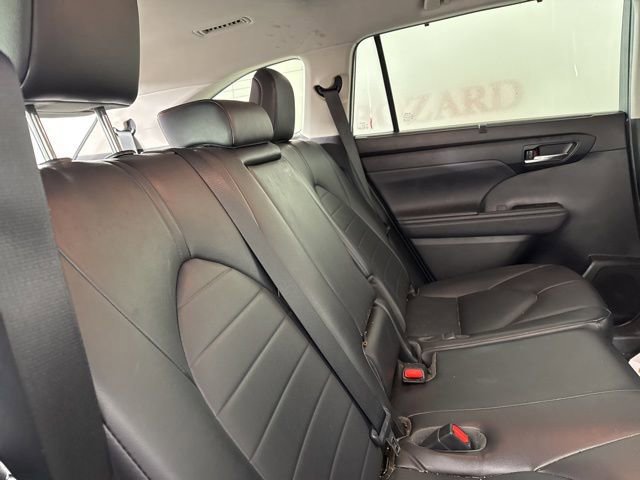 Used 2022 Toyota Highlander XLE image 18