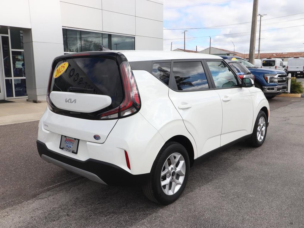 Used 2025 Kia Soul LX w/ LX Technology Package image 5