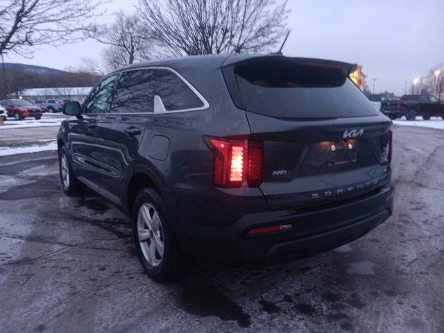 Used 2022 Kia Sorento LX image 11