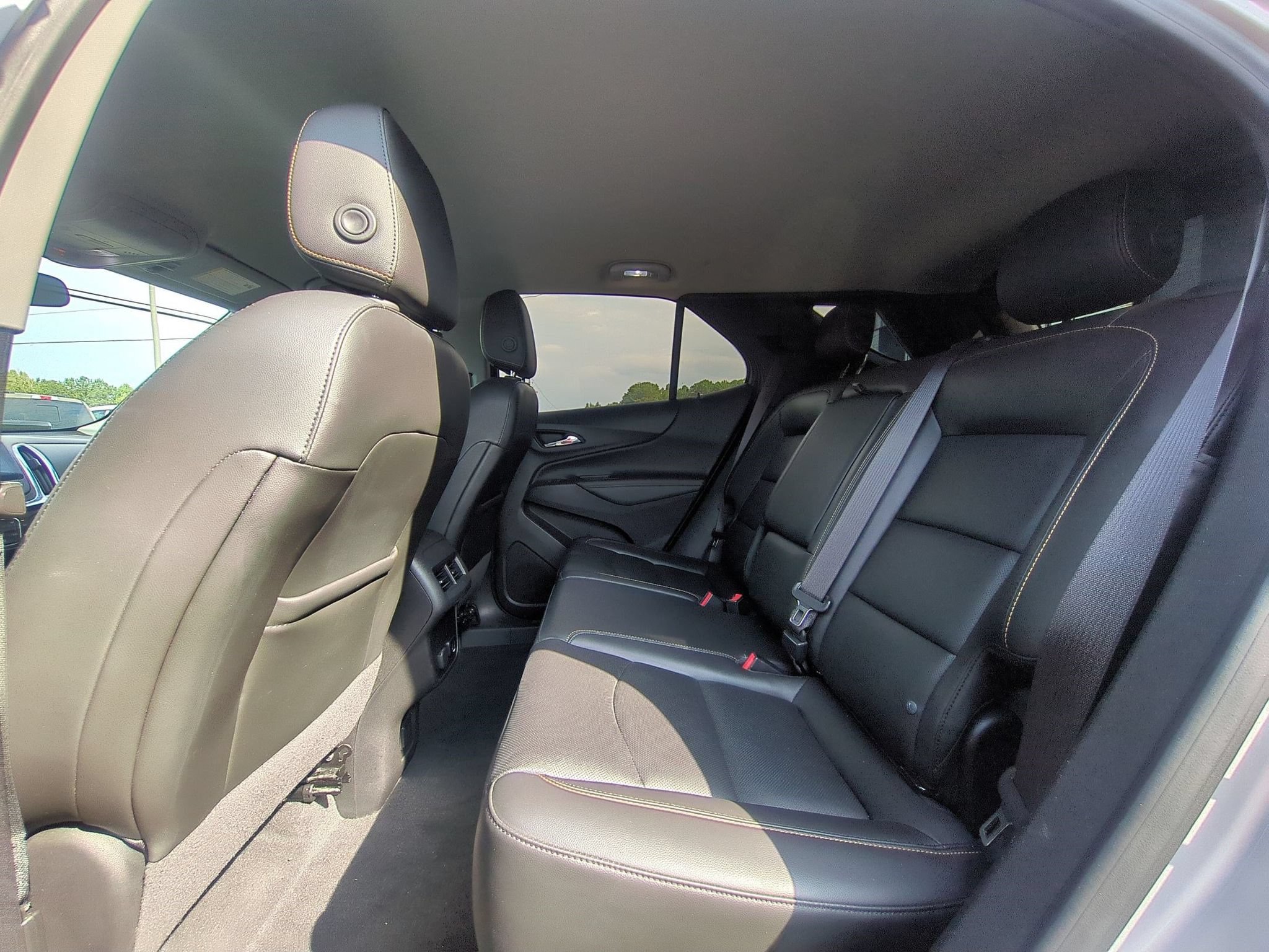 Used 2018 Chevrolet Equinox Premier FWD image 28