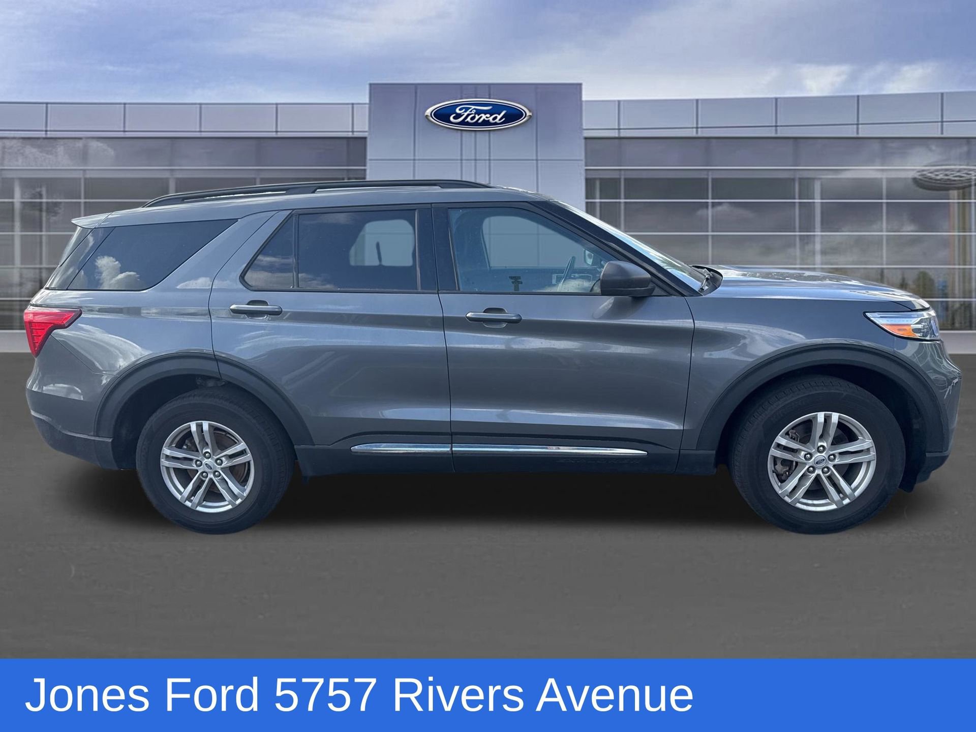 Certified 2023 Ford Explorer XLT AWD/4WD image 3