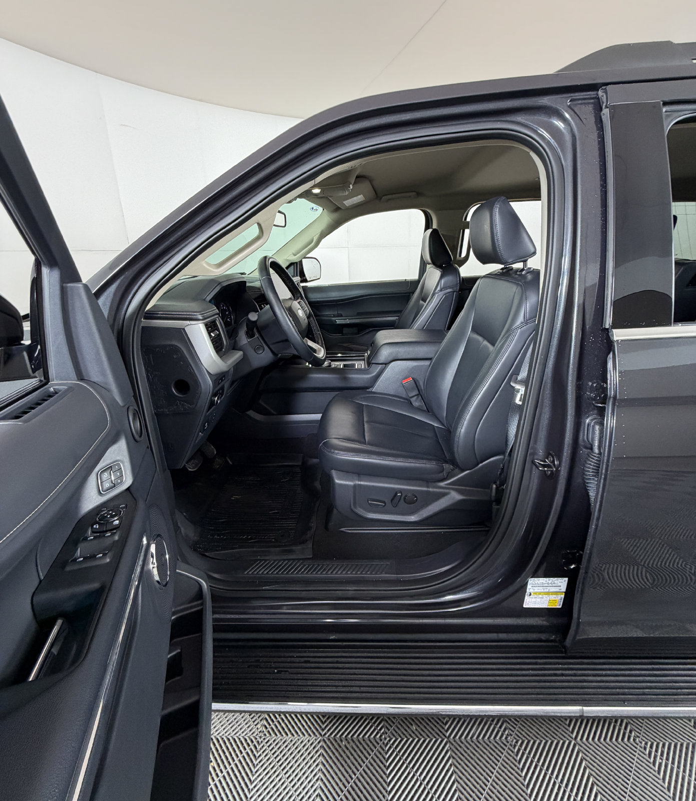 Certified 2023 Ford Expedition XLT RWD image 10