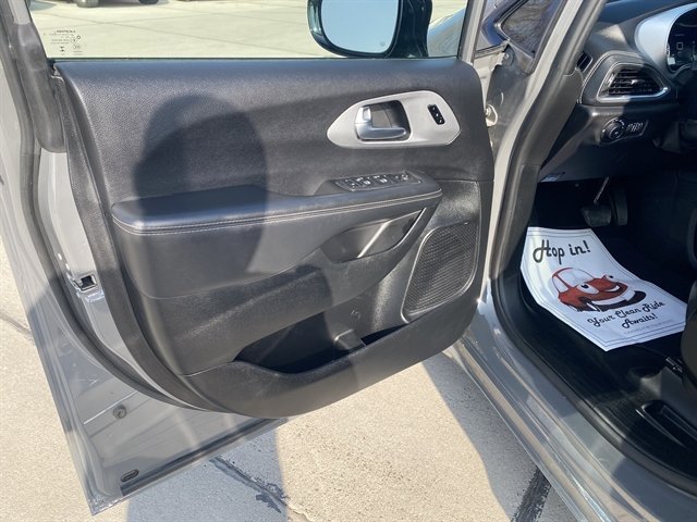 Used 2025 Chrysler Pacifica Limited FWD image 27