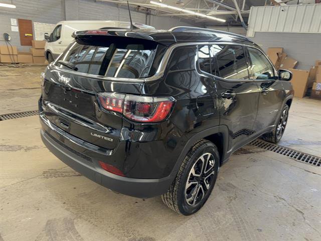 Used 2022 Jeep Compass Limited image 4