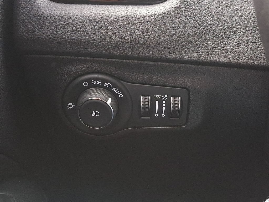 Used 2019 Jeep Compass Latitude AWD/4WD image 26