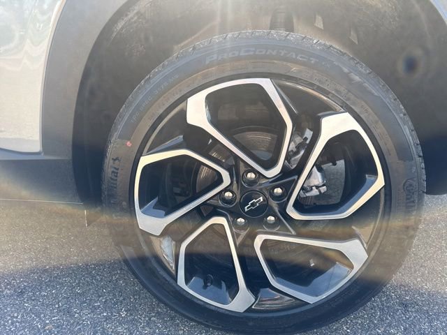 Used 2025 Chevrolet Trax RS w/ Sunroof Package FWD image 12