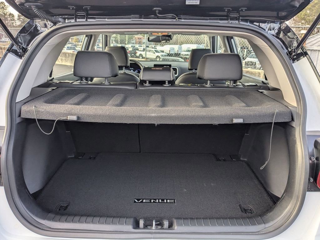 Used 2025 Hyundai Venue Limited image 11