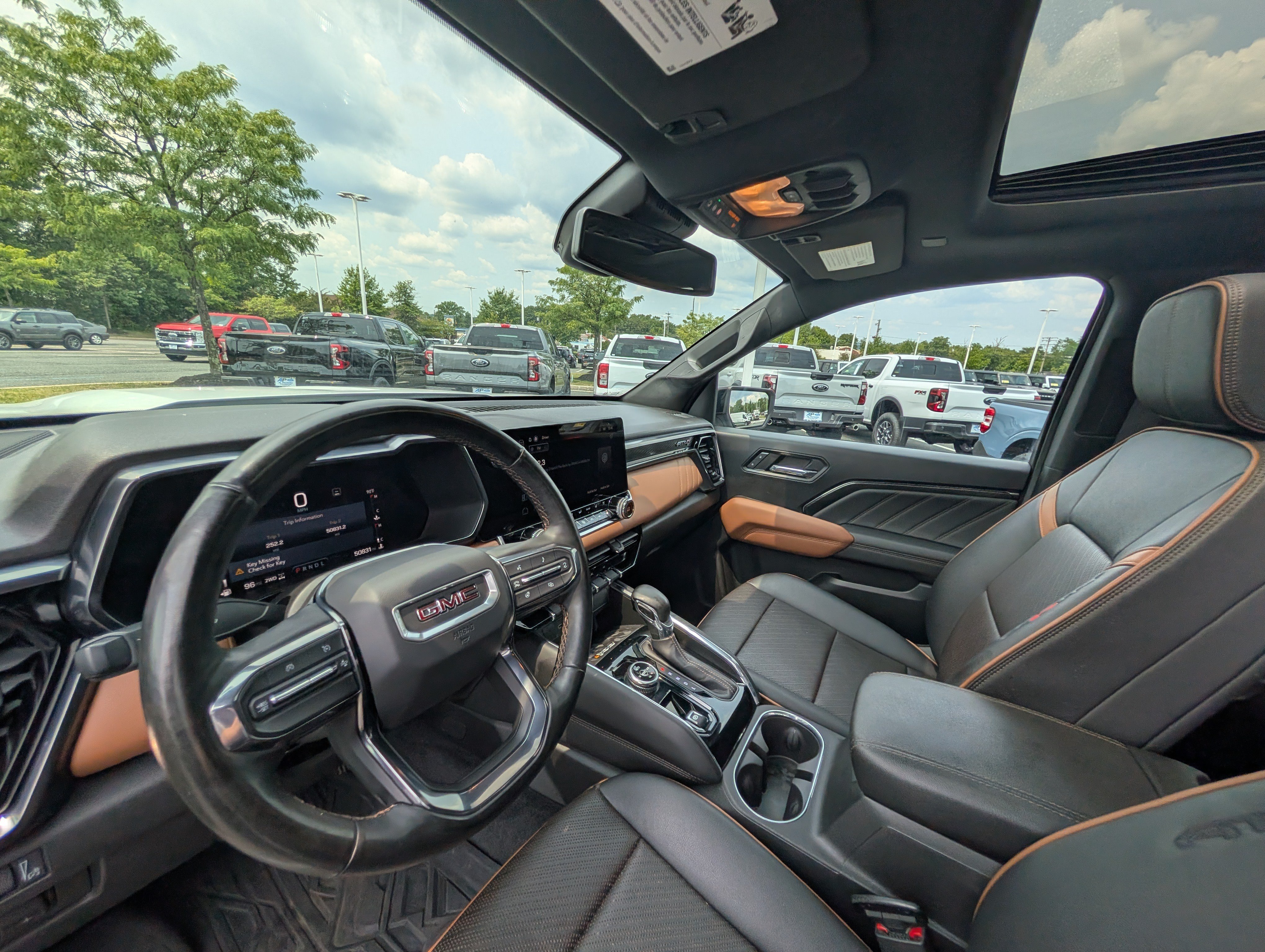 Used 2023 GMC Canyon AT4 w/ AT4 Premium Package AWD/4WD image 14