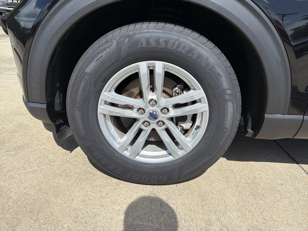 Certified 2024 Ford Explorer XLT w/ Equipment Group 202A RWD image 11