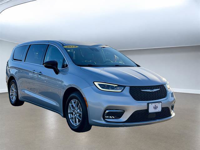 Used 2024 Chrysler Pacifica Touring-L