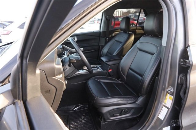 Certified 2023 Ford Explorer XLT w/ Equipment Group 202A image 9