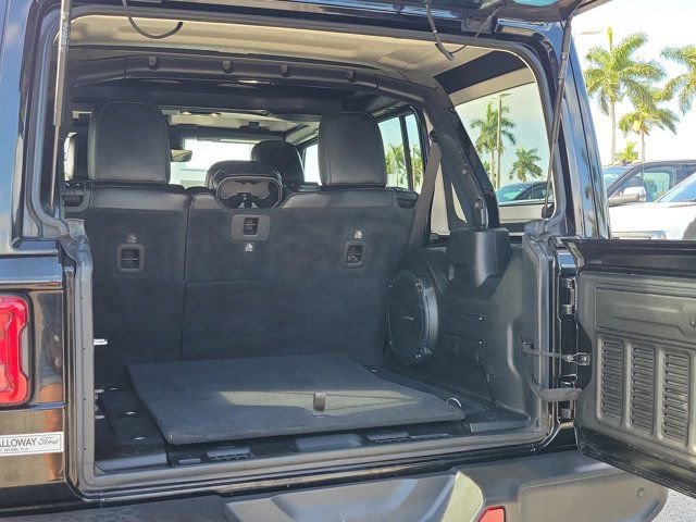 Used 2021 Jeep Wrangler Unlimited Sahara image 12