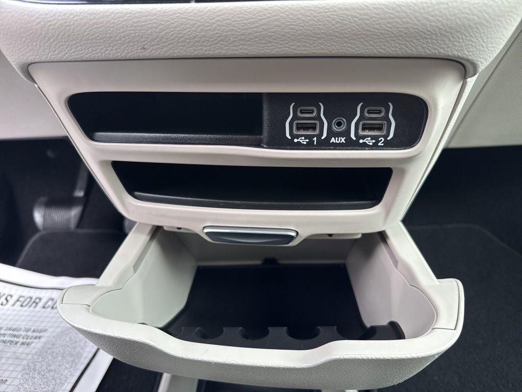 Used 2023 Chrysler Voyager LX image 26