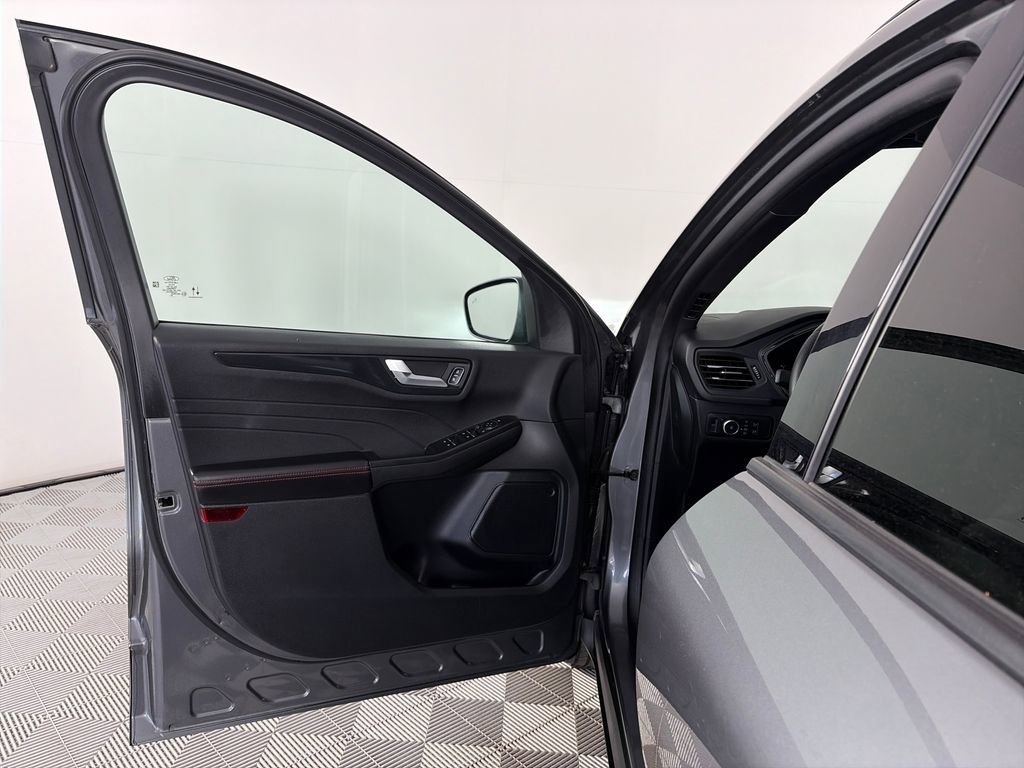 Certified 2025 Ford Escape ST-Line Select AWD/4WD image 10