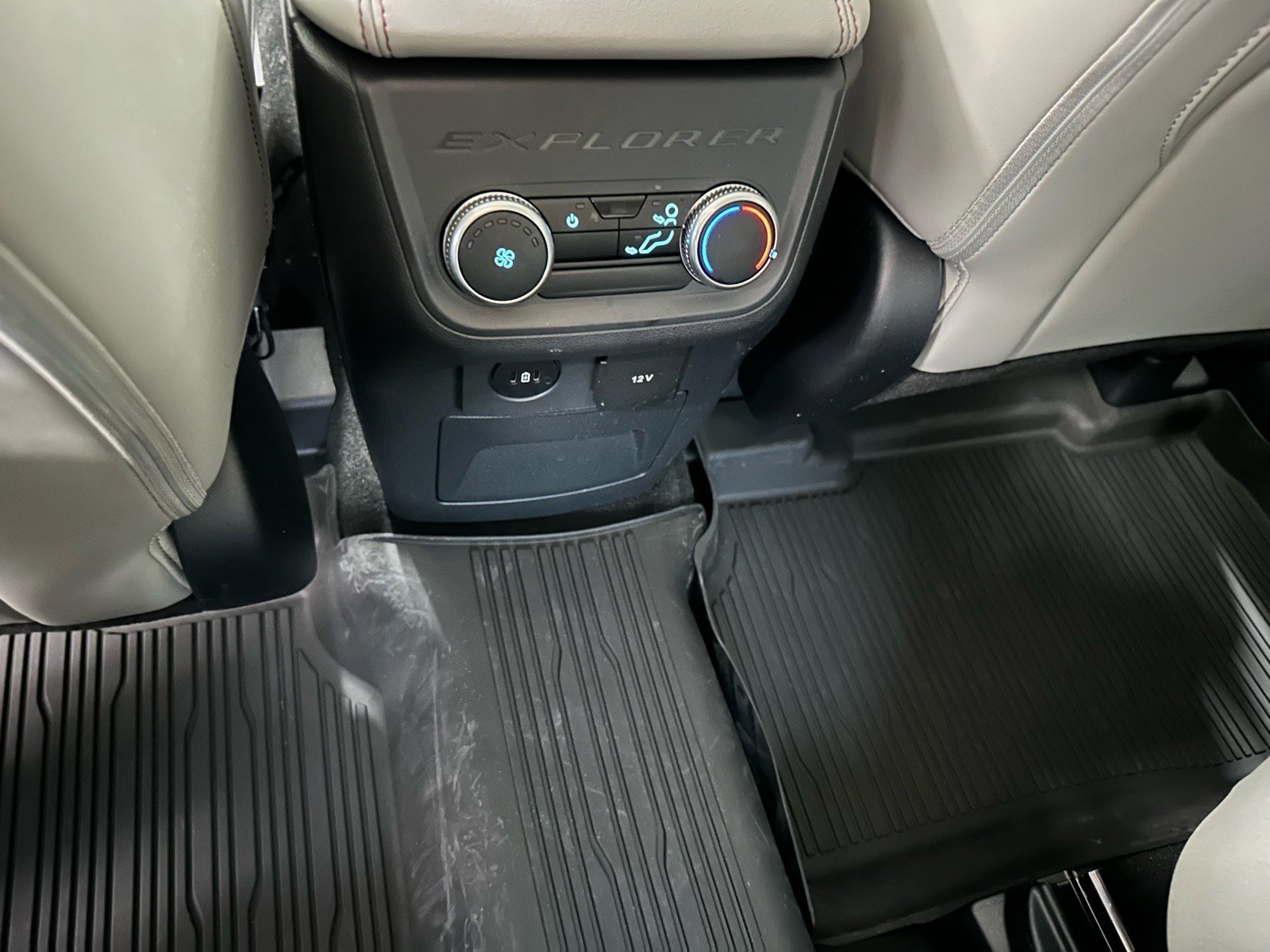 Certified 2025 Ford Explorer Active w/ Active Comfort Package image 29