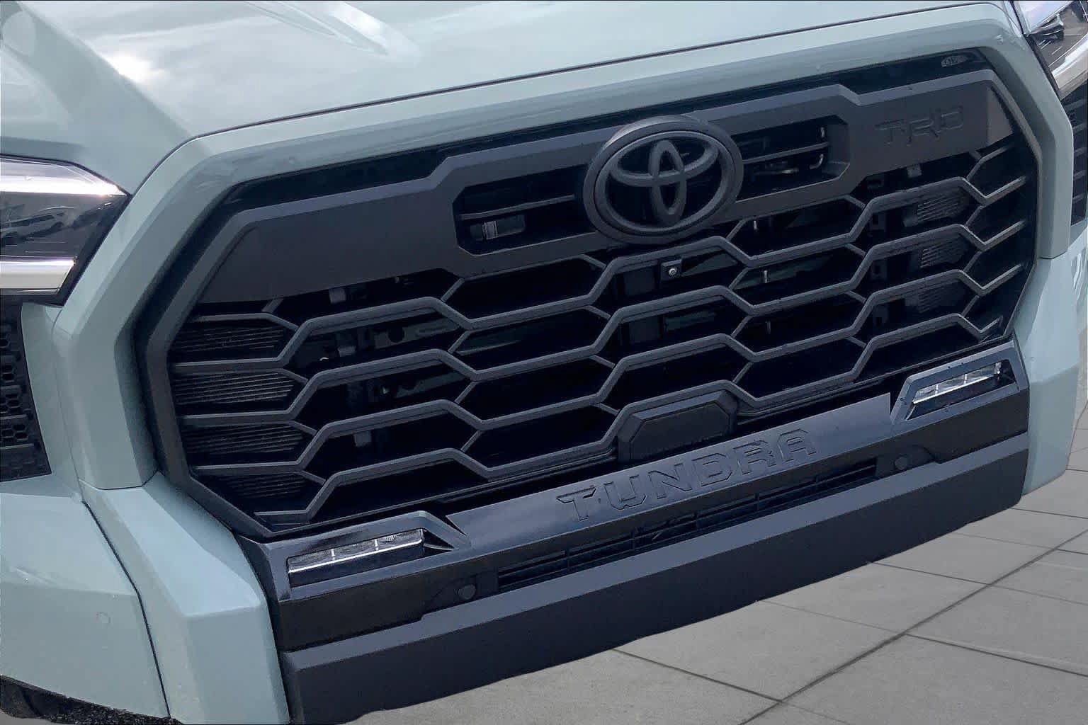 Used 2025 Toyota Tundra Limited w/ TRD Off-Road Package AWD/4WD image 30