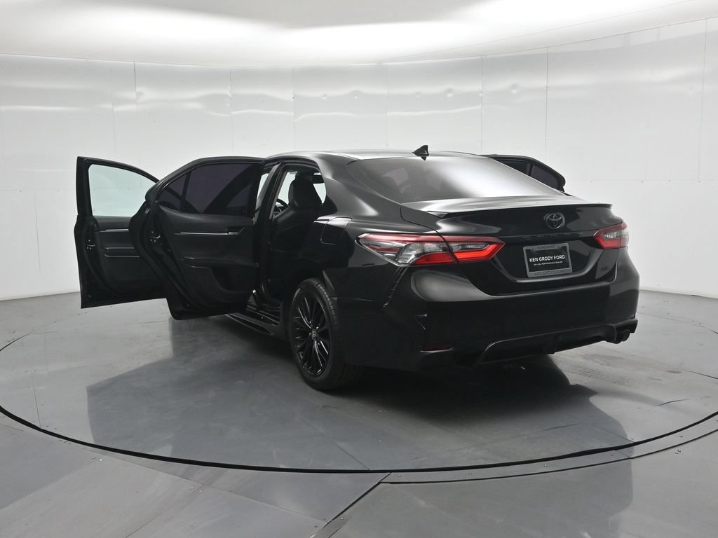 Used 2021 Toyota Camry SE w/ Convenience Package FWD image 32