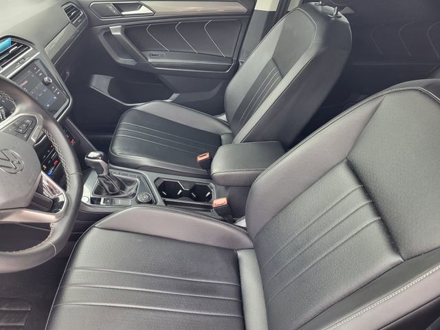 Used 2022 Volkswagen Tiguan SE w/ Panoramic Sunroof Package AWD/4WD image 27