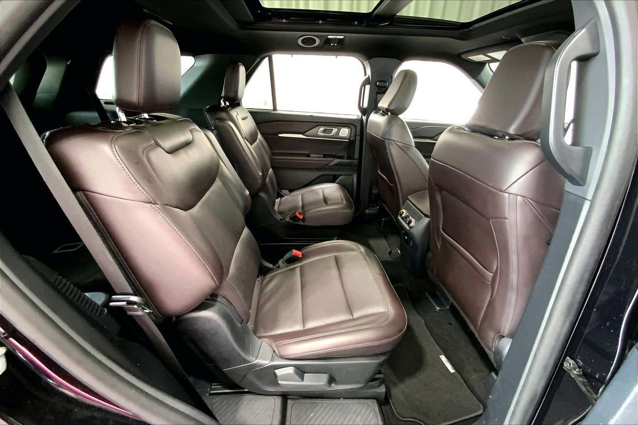 Certified 2025 Ford Explorer Platinum RWD image 20